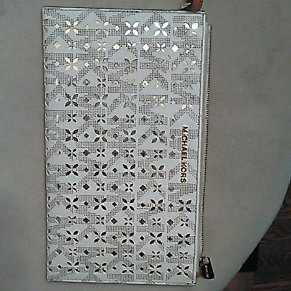 Beautiful Michael kors clutch